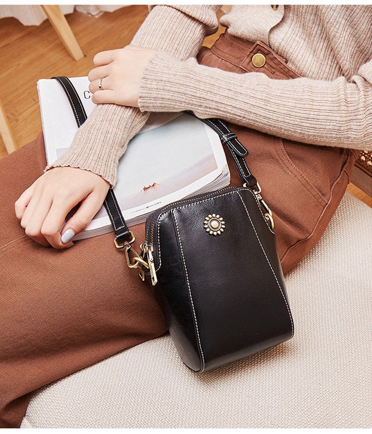 Liana | Shoulder strap mobile phone bag