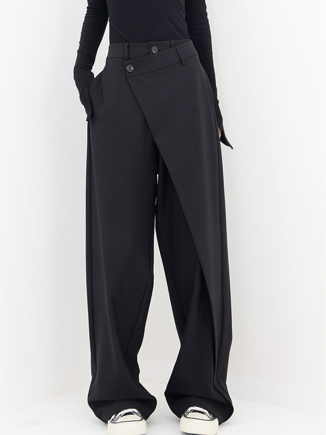 Mia | Asymmetrical baggy trousers